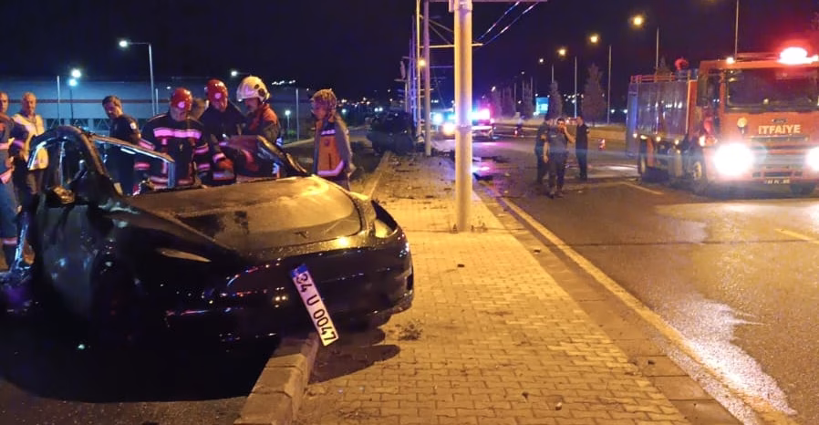 Malatya’da Feci Kaza: Otomobil Alev Aldı, 2 Kişi Hayatını Kaybetti Malatya’da Feci Kaza: Tesla Marka Otomobil Alev Aldı, 2 Kişi