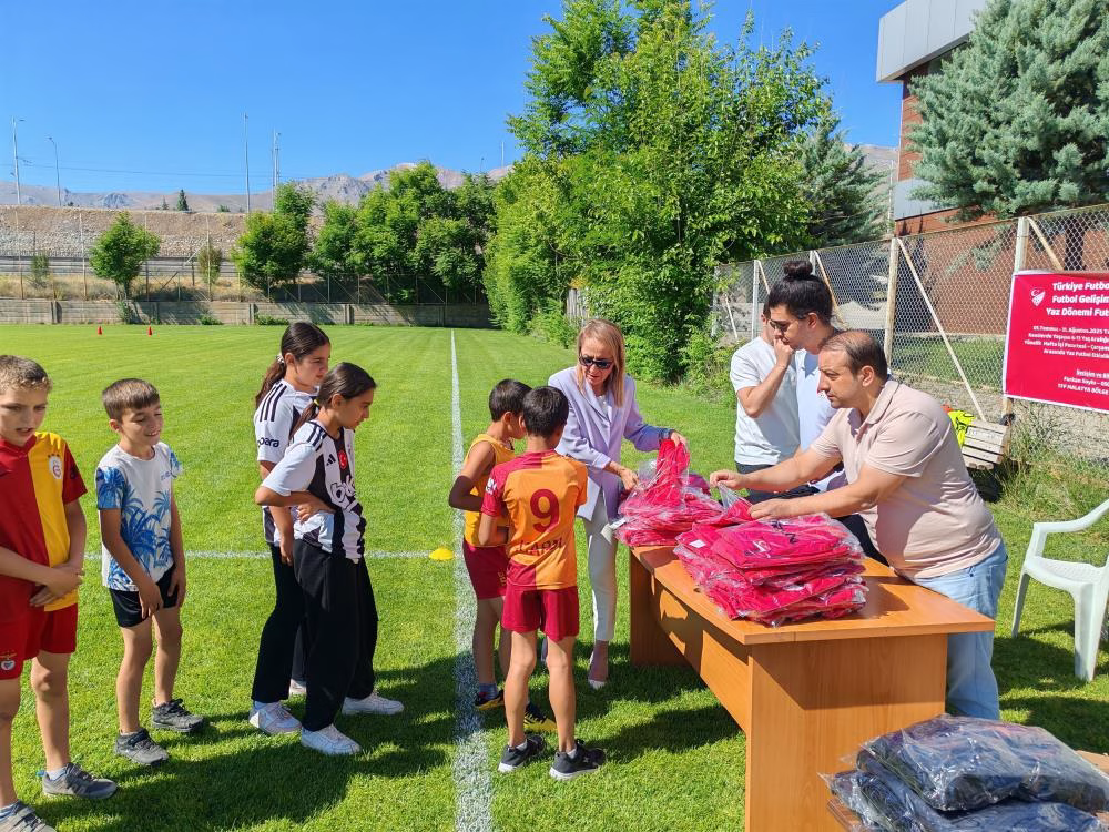 Malatya’da Konteyner Kentte Futbol Sevinci: TFF Destekli Futbol Okulu Başladı