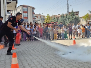 BÜYÜKŞEHİR BELEDİYESİ SEMT KONAKLARI ÖĞRENCİLERİNE DEPREM VE YANGIN EĞİTİMİ VERİLDİ