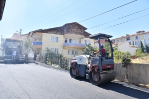 Yeşilyurt Belediyesi, ilçe genelinde sürdürdüğü yatırımlarla mahallelerin çehresini değiştirmeye devam