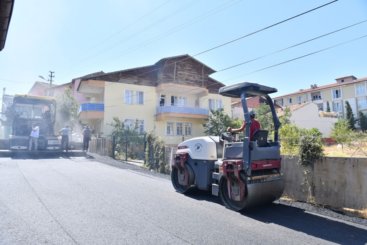 Yeşilyurt Belediyesi, ilçe genelinde sürdürdüğü yatırımlarla mahallelerin çehresini değiştirmeye devam