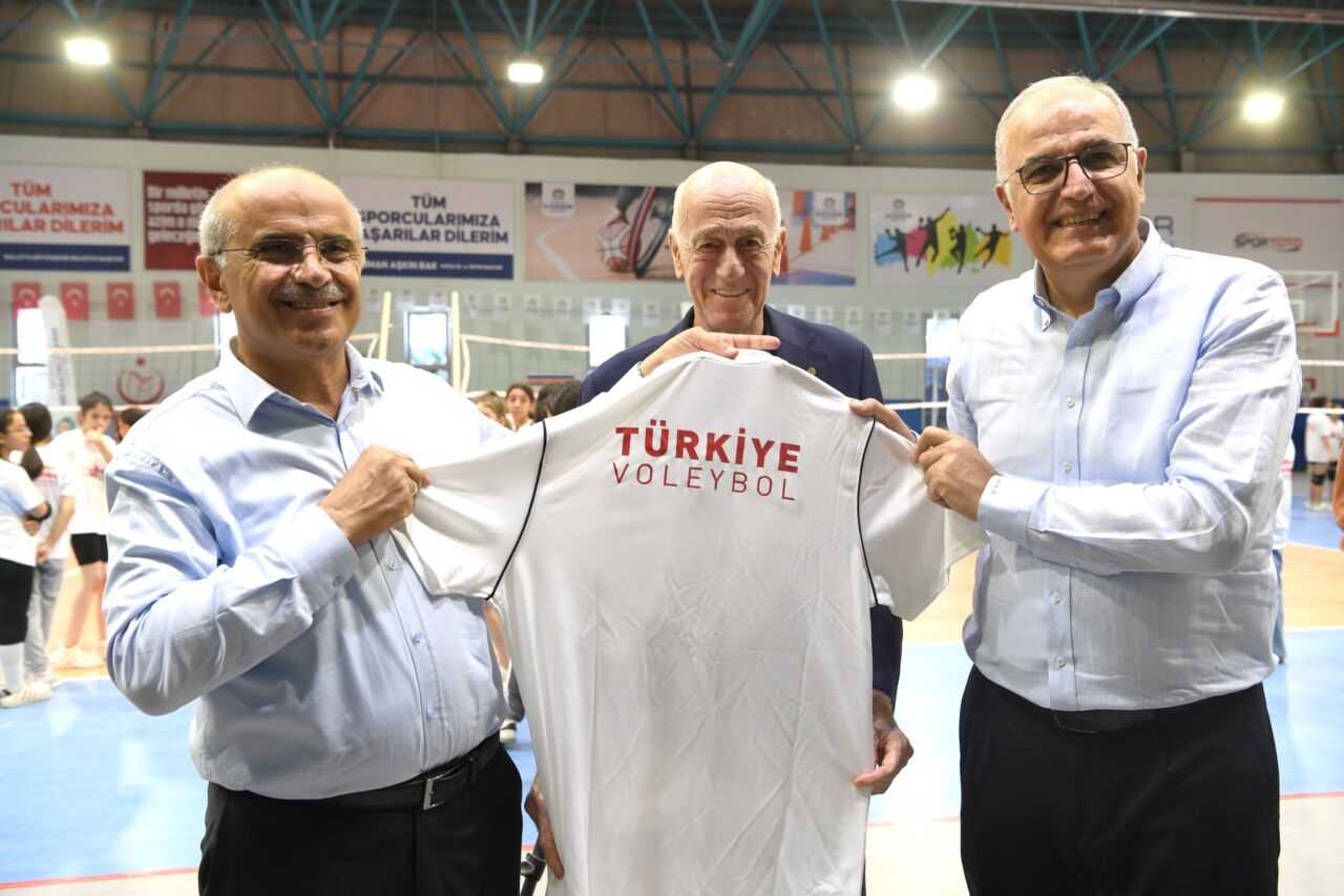 Malatya’da Fabrika Voleybol Okulu Açıldı: Başkan Sami Er’den Voleybol Lisesi
