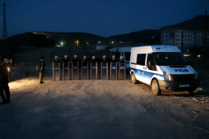 Malatya’da TOKİ Şantiyesinde Silahlı ve Bıçaklı Kavga: 7 Yaralı, Konteynerler