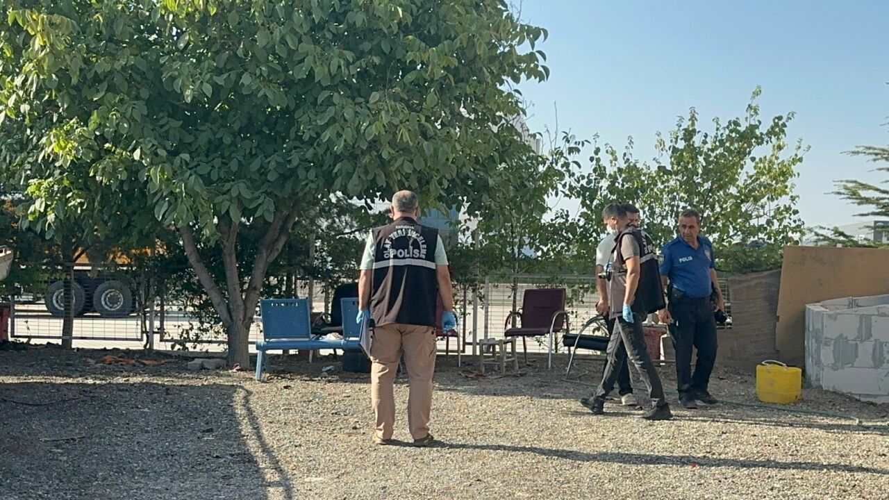 Malatya’da galericiler sitesinde alacak verecek meselesi yüzünden çıkan kavgada silah