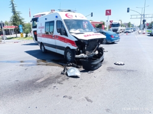 Malatya Karakavak Mahallesi’nde iki aracın karıştığı kazaya müdahale için gelen