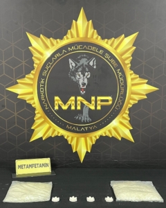 Yaka Mahallesi’nde düzenlenen operasyonda 841 gram metamfetamin ve 60 gram