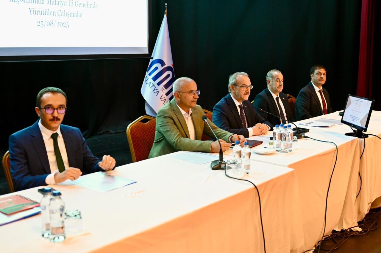 Malatya Valisi Yavuz: Sokak Hayvanları Sorunu Artık Ertelenemez Malatya Valisi Seddar Yavuz, sahipsiz sokak hayvanlarının kontrol altına alınmasının