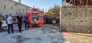 Malatya’nın Battalgazi ilçesinde Alacakapı Mahallesi’nde çıkan yangın, bir ev ile