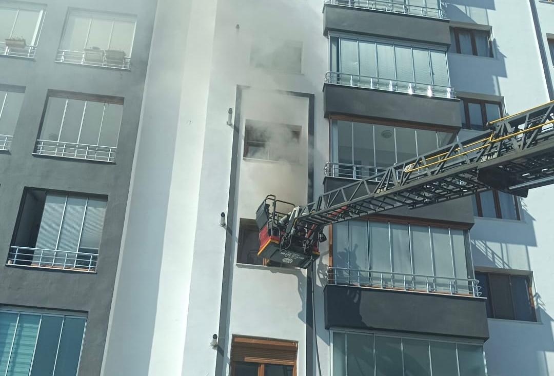 Malatya’nın Yeşilyurt ilçesinde bulunan 10 katlı bir apartmanın 3. katında