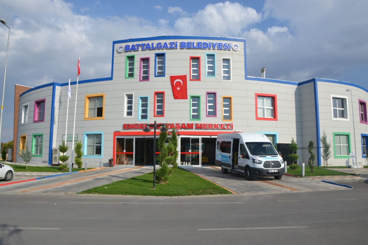 Battalgazi Engelsiz Yaşam Merkezi, özel gereksinimli bireyler için mini hayvanat