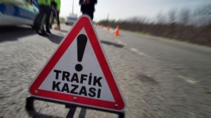 Yeşilyurt ilçesi Mıhlıdut Caddesi’nde meydana gelen trafik kazasında motosikletin çarptığı