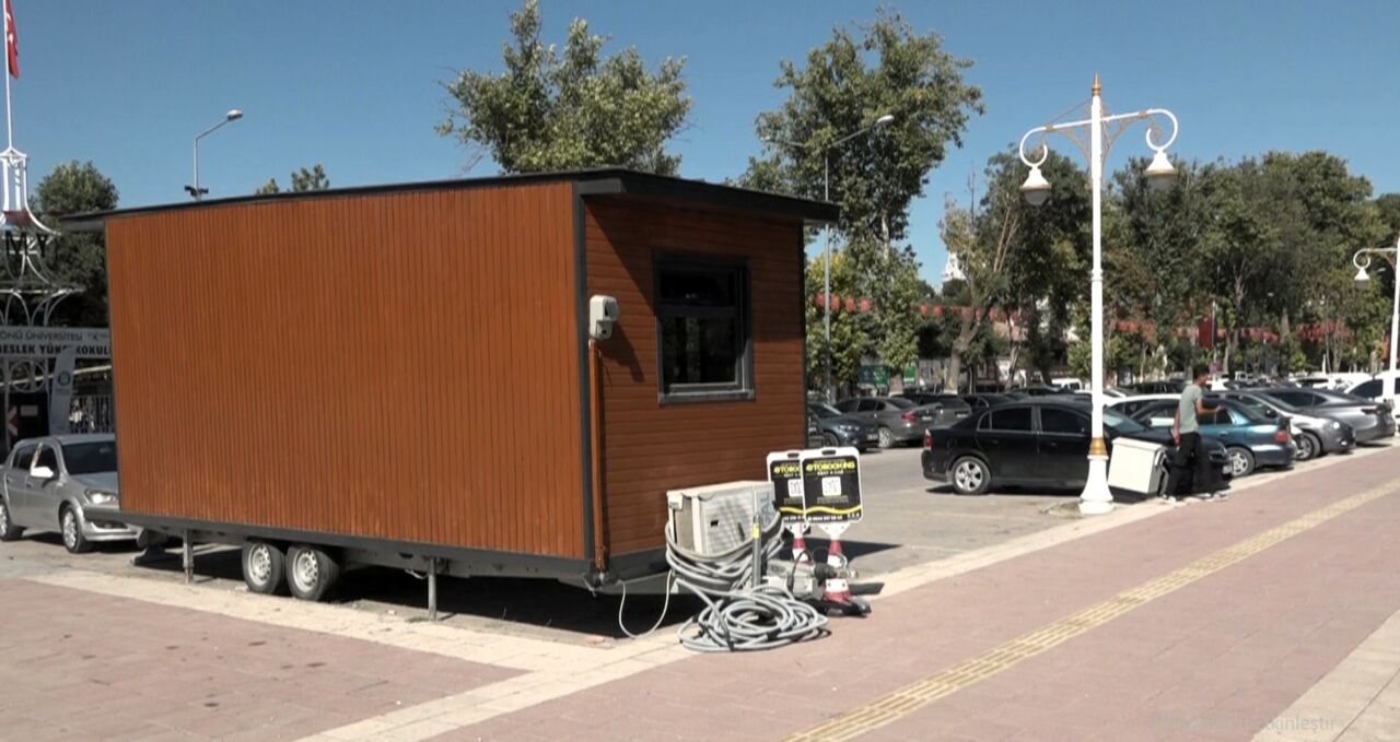 Malatya’da oto kiralama işi yapan Ersin Aslan, Sümer Park önüne