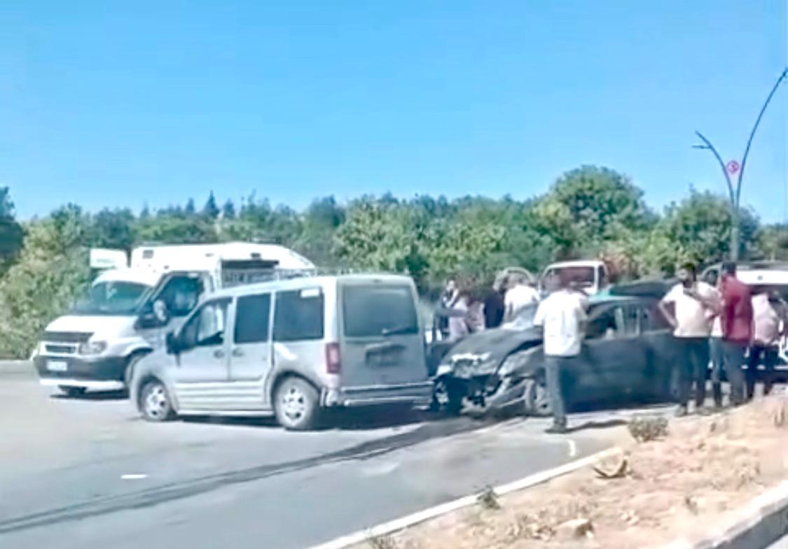 Malatya’nın Battalgazi ilçesinde sabah saatlerinde meydana gelen zincirleme trafik kazasında