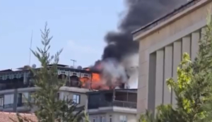 Malatya’nın Battalgazi ilçesinde 4 katlı bir apartmanın teras katında çıkan