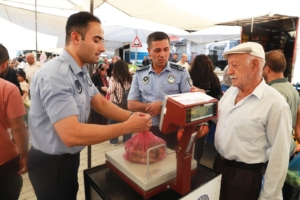 Battalgazi Belediyesi Zabıta Müdürlüğü ekipleri, ilçe genelindeki pazar yerlerinde denetimlerini