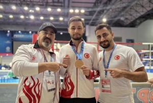 İtalya’nın Jesolo kentinde düzenlenen Gençler Avrupa Kick Boks Şampiyonasında ringe