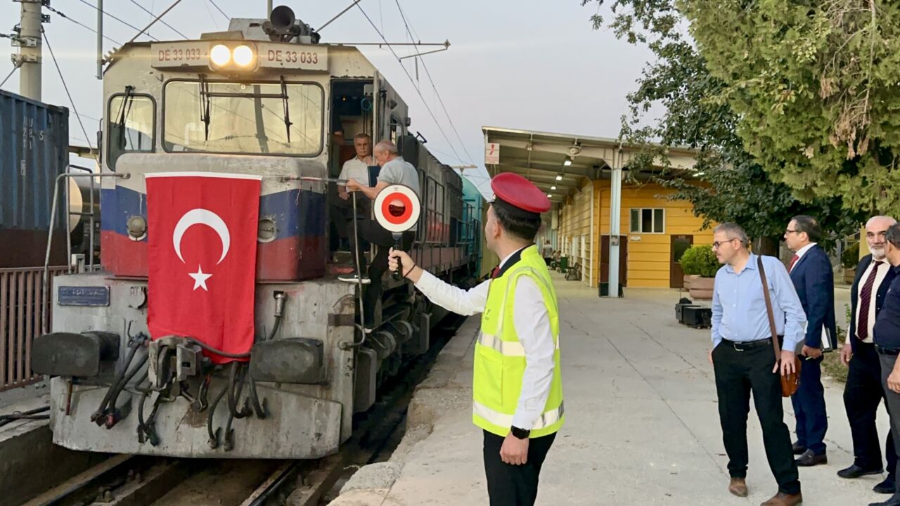 6 Şubat Depremlerinde Hasar Gören Malatya-Gölbaşı-Narlı-Nurdağı Demir Yolu 23,8 Milyar