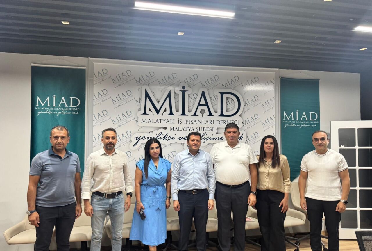 Pencere Haber’den MİAD’a Ziyaret Malatya Pencere TV Genel Yayın Yönetmeni Cem Parlak, Reklam Müdürü
