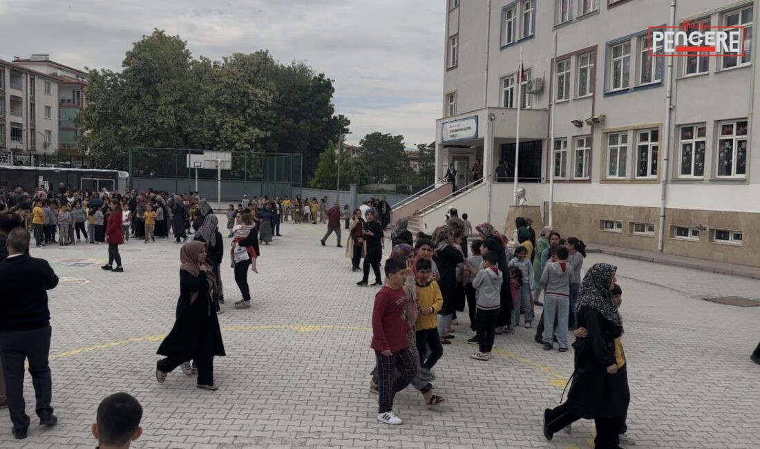 Malatya’da meydana gelen 5.6 büyüklüğündeki deprem paniğe neden oldu. Vatandaşlar