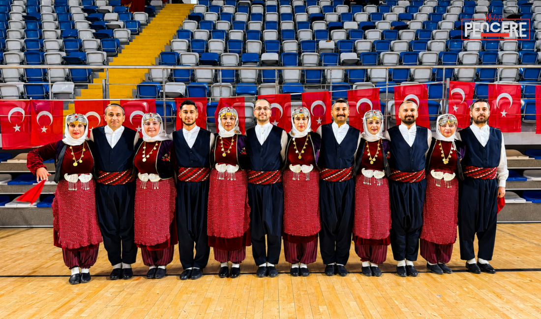 Malatya’da düzenlenen halk oyunları grup yarışmalarında sahne alan ekipler arasında