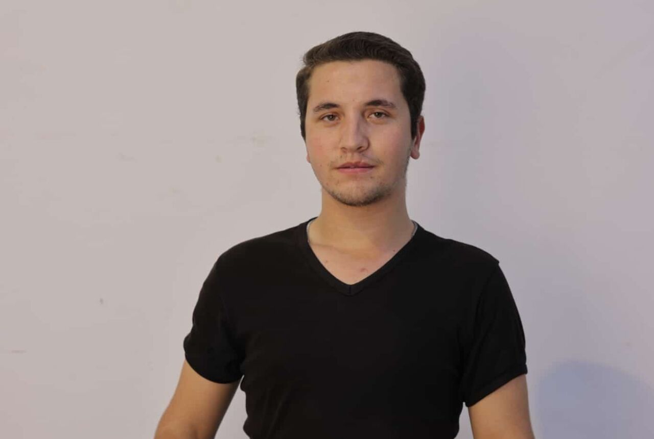 21 yaşındaki Serhat Aşık, müzik ve oyunculuk alanında hızla yükselen