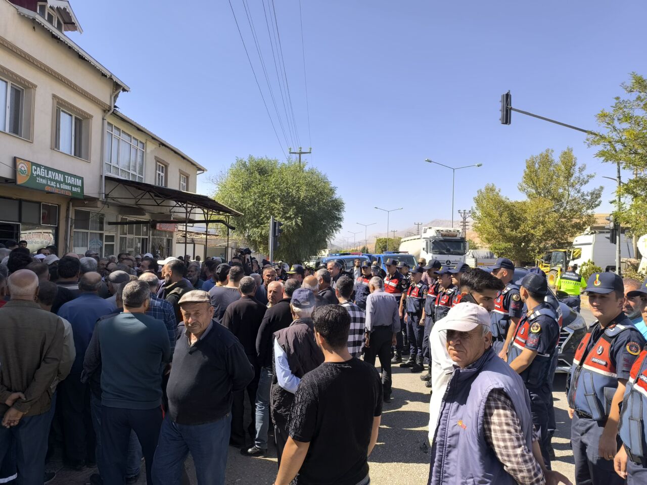 Malatya'nın Doğanşehir ilçesine bağlı Erkenek Mahallesi sakinleri, uzun süredir
