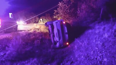 Malatya'nın Doğanşehir ilçesi Dedeyazı mevkiinde kontrolden çıkan bir otomobilin şarampole