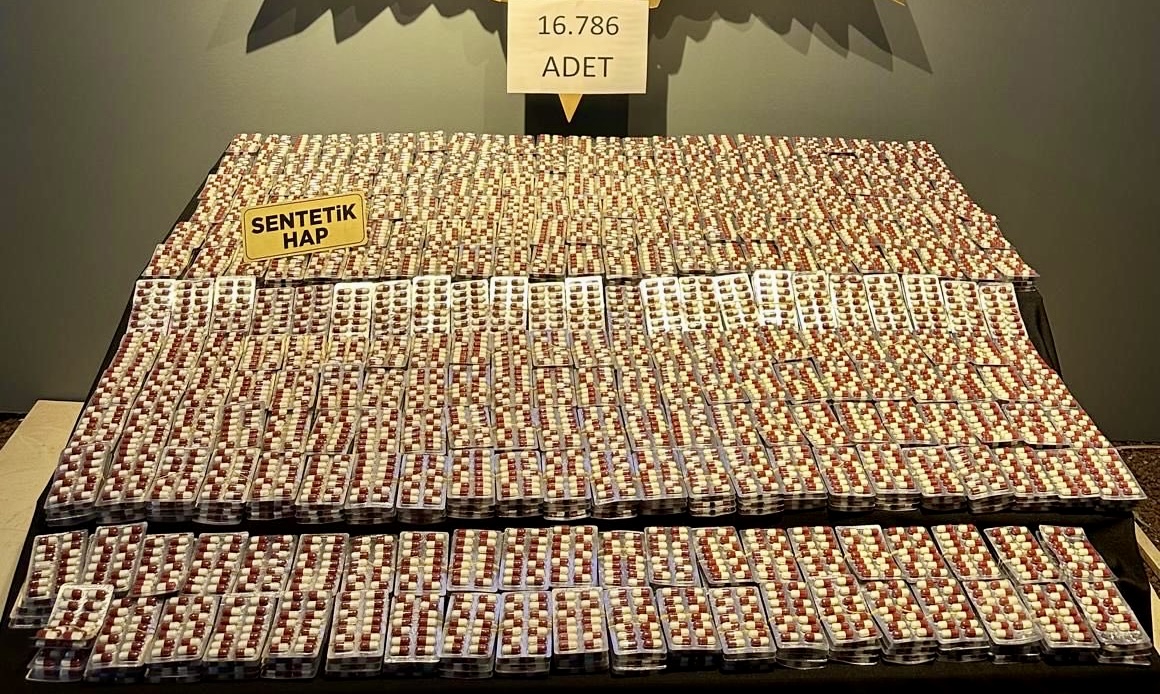 Malatya’da Durdurulan Araçta 16 Bin 786 Sentetik Ecza Hap Ele