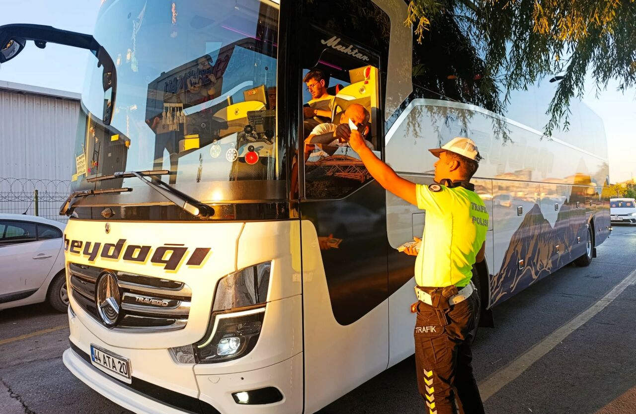 Malatya Emniyet Müdürlüğü, bayram ve seyahat dönemi öncesinde otobüs yolcularını