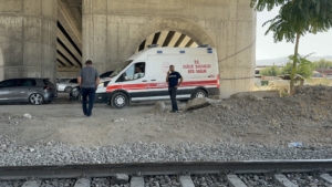 Malatya Yeşilyurt’ta Yük Treni 59 Yaşındaki Yayaya Çarptı: 1 Yaralı