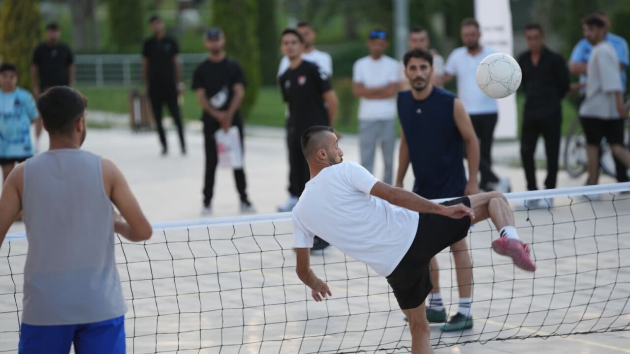 Battalgazi’de 30 Ağustos Coşkusu: Ayak Tenisi Turnuvası Karaman FK’nın Zaferiyle