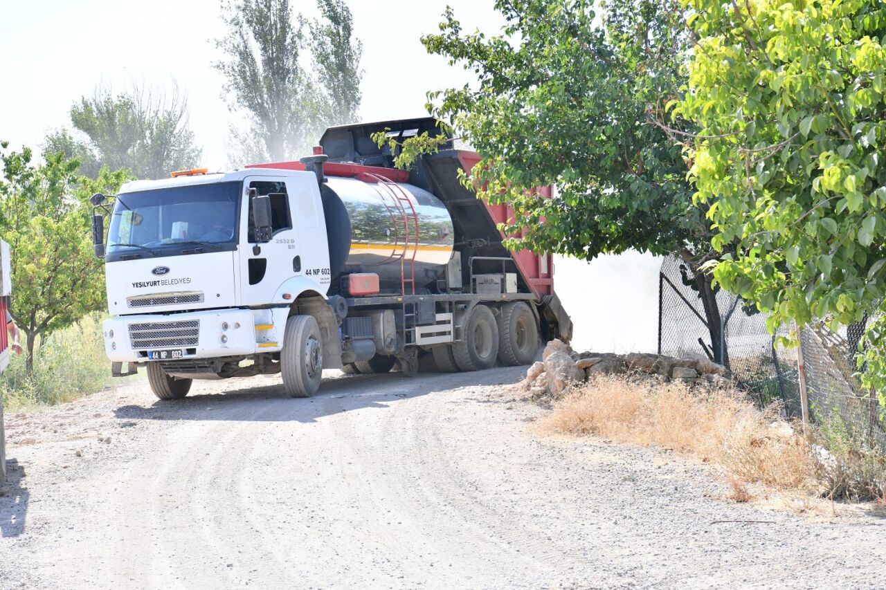 Yeşilyurt Belediyesi Kırsal Yolları Modernize Ediyor Yeşilyurt Belediyesi, merkez ve