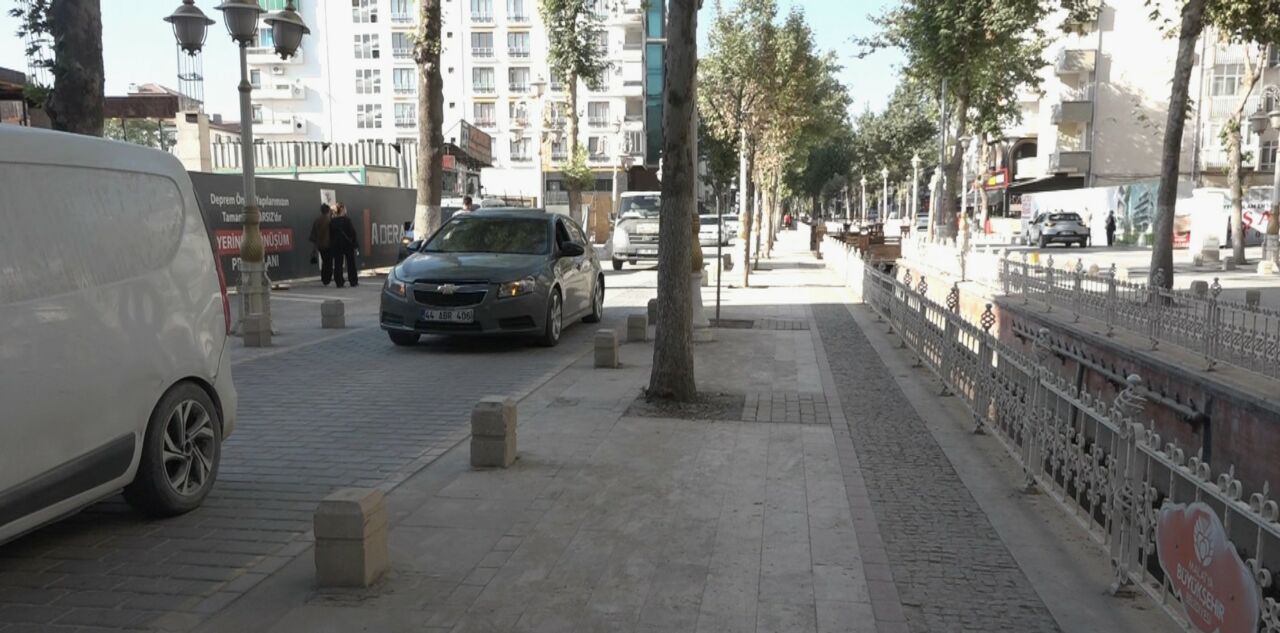 Malatya’da deprem sonrası artan inşaat faaliyetleri, Kanalboyu Caddesi’ni adeta şantiye
