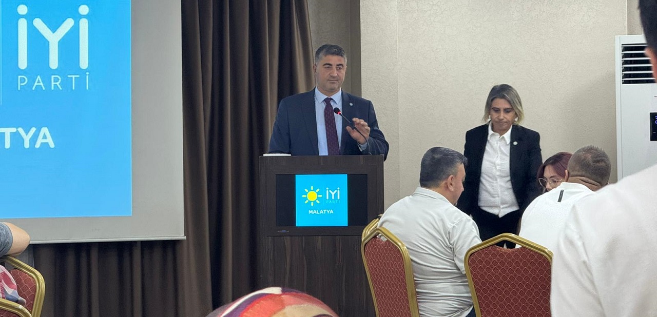 Ramada Altın Kayısı Otel’de düzenlenen yemek programında partililerle bir araya