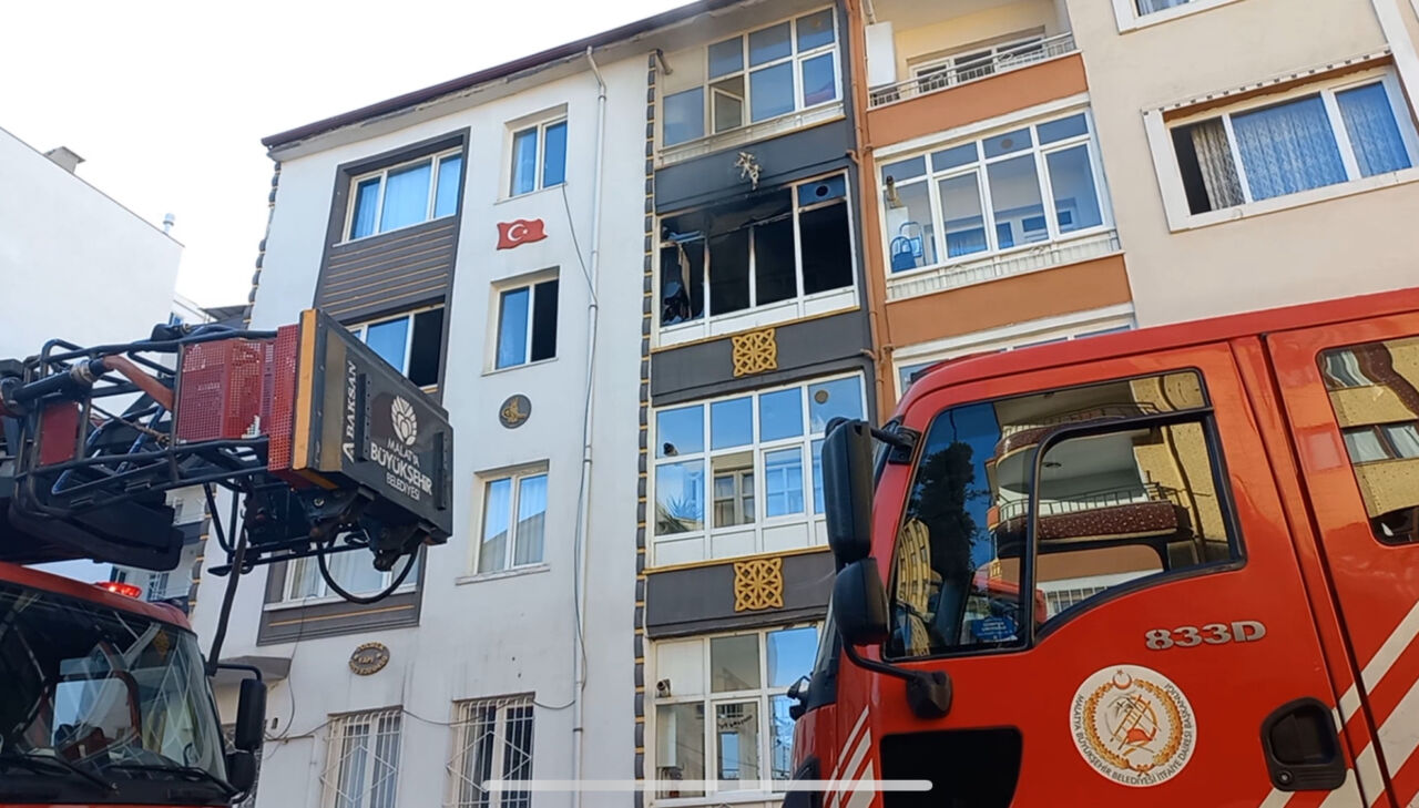 Malatya’nın Battalgazi ilçesi Hacı Abdi Mahallesi’nde 4 katlı bir apartmanın