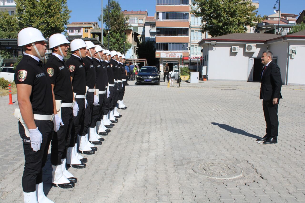 Malatya Emniyet’te Devir Teslim Malatya İl Emniyet Müdürlüğü’ne atanan Kayhan Ay, düzenlenen törenle görevine