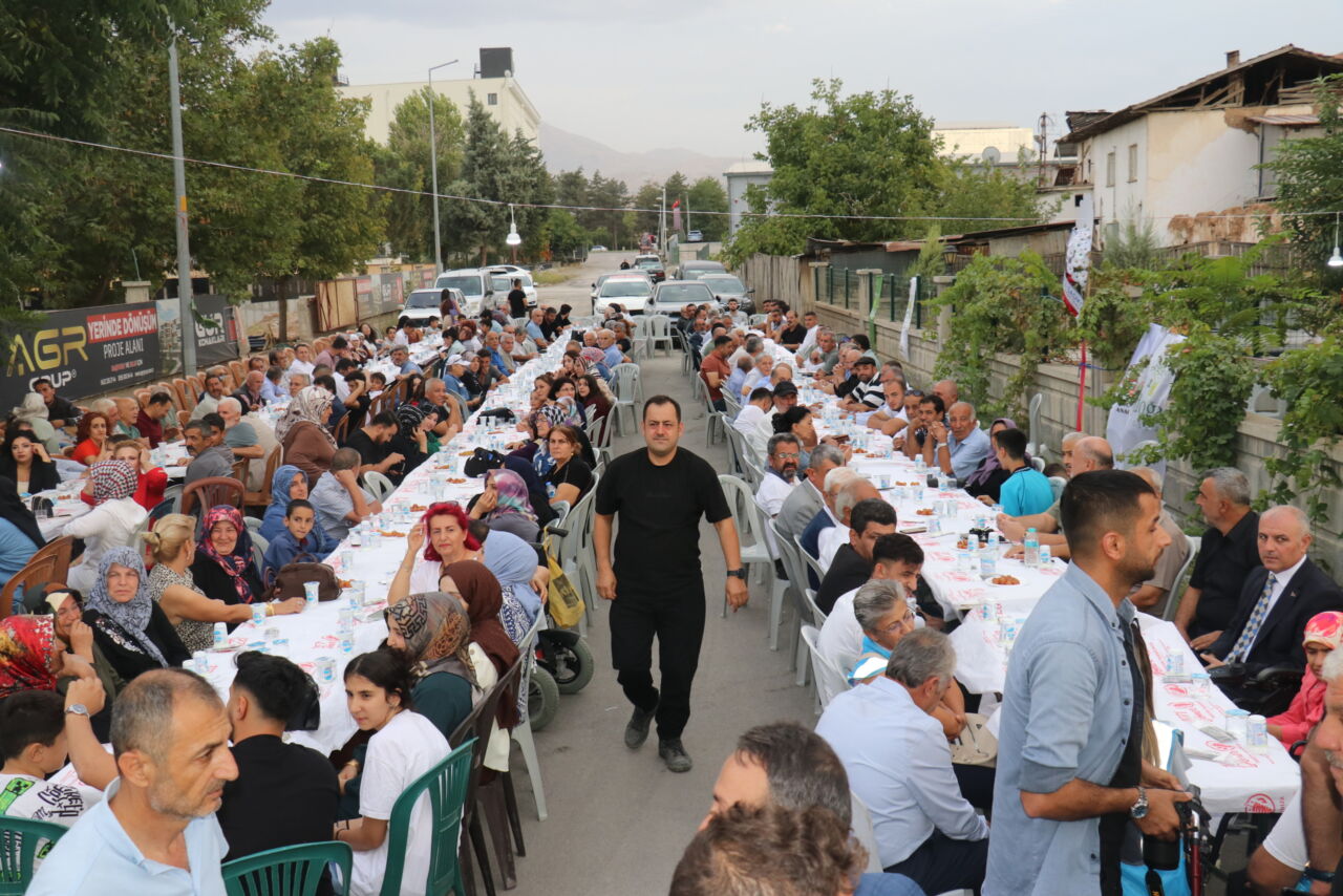 Malatya’da Akçadağ Dayanışma Derneği Genel Merkezi’nin öncülüğünde düzenlenen 1. Akçadağ