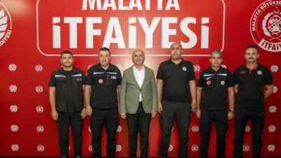 “Malatya Büyükşehir Belediye Başkanı Sami Er, İtfaiye Haftası’nda itfaiyecilerle bir