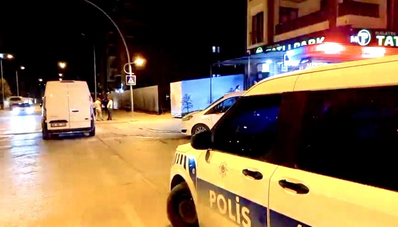 Malatya’nın Yeşilyurt ilçesi Mehmet Buyruk Caddesi’nde gece saatlerinde meydana gelen