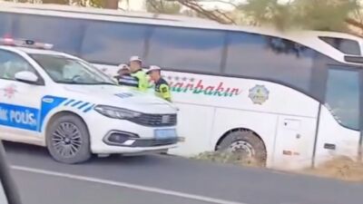 Adıyaman-Kahta karayolunda yolcu otobüsü ile otomobilin çarpıştığı feci kazada, otomobilde