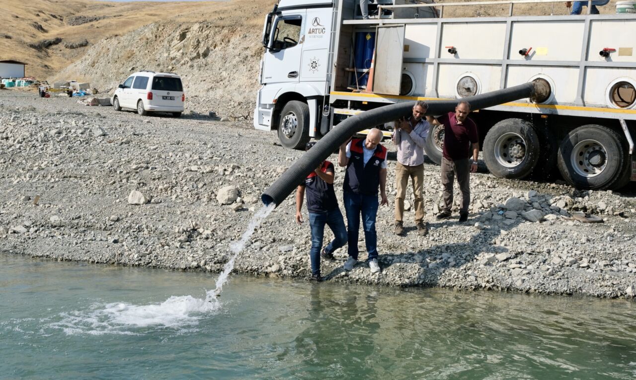 Malatya’da Su Kaynaklarına 1 Milyon 73 Bin Yavru Sazan Bırakıldı
