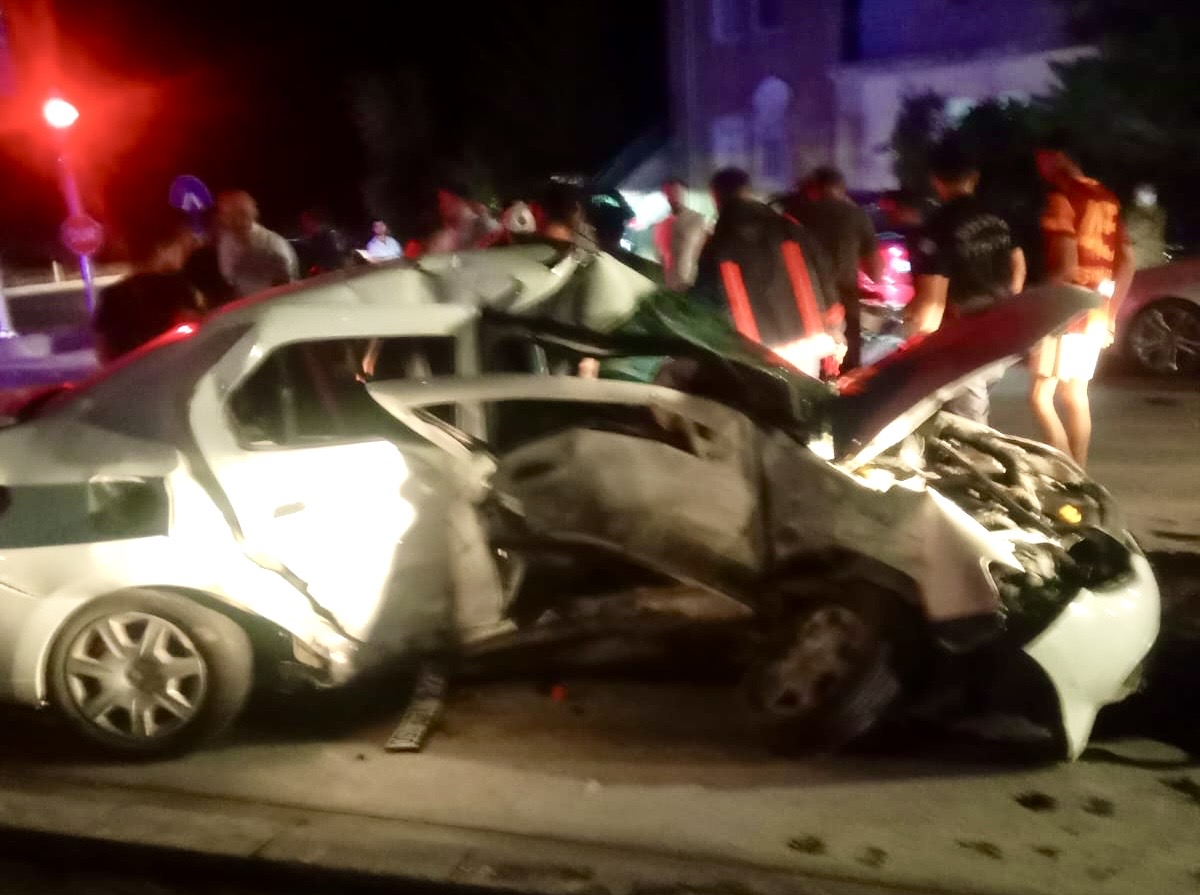 Malatya-Sivas Karayolu üzerinde iki otomobilin çarpışması sonucu meydana gelen trafik
