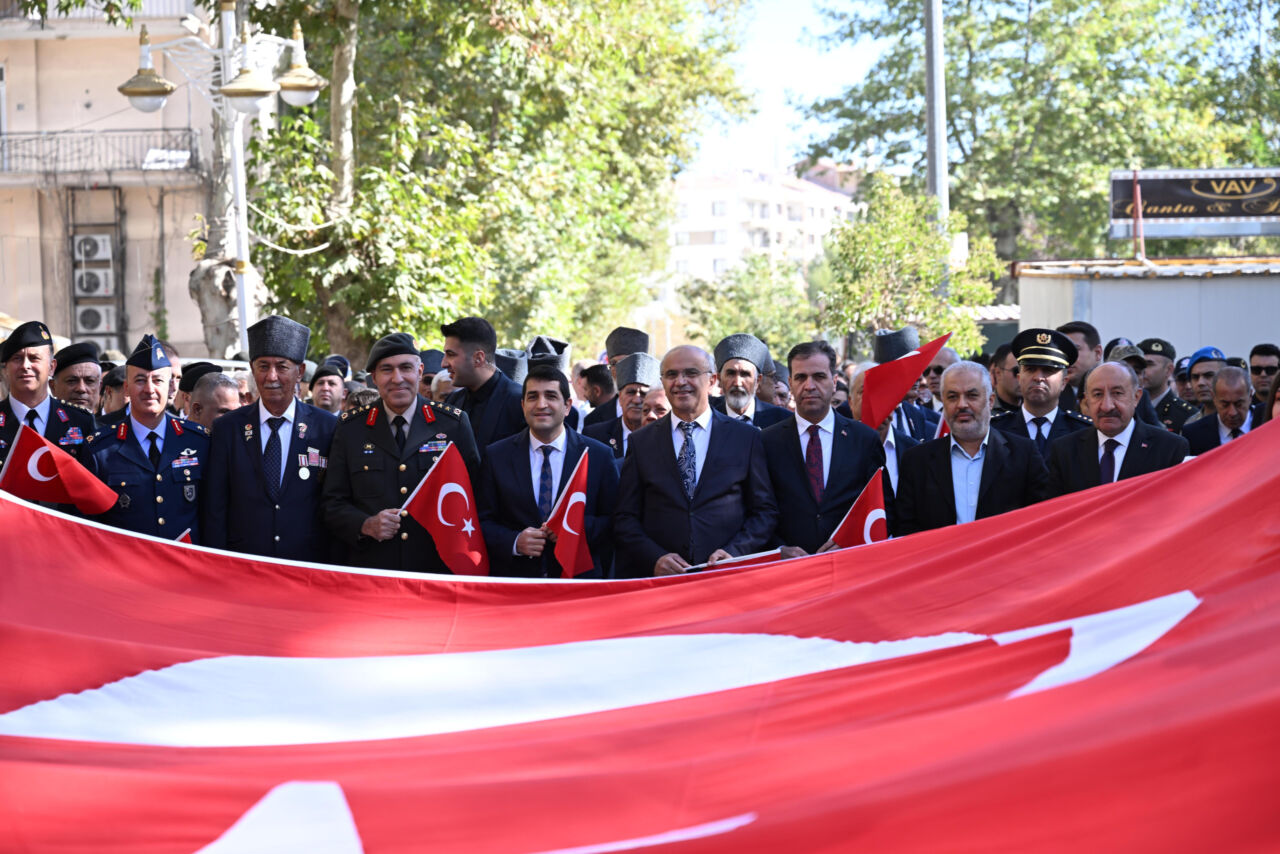 Gazi Mustafa Kemal Atatürk’e 19 Eylül 1921 tarihinde Mareşallik rütbesi