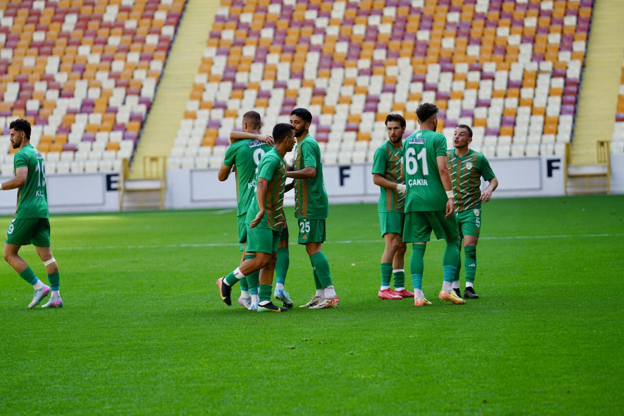Yeşilyurtspor’dan tarihi galibiyet: Yeni Malatyaspor’u 5-0 mağlup ederek kupadan eledi