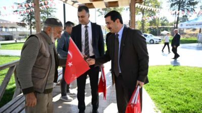 Battalgazi Belediye Başkanı Bayram Taşkın, Cumhuriyetin 102. yılı dolayısıyla esnaf