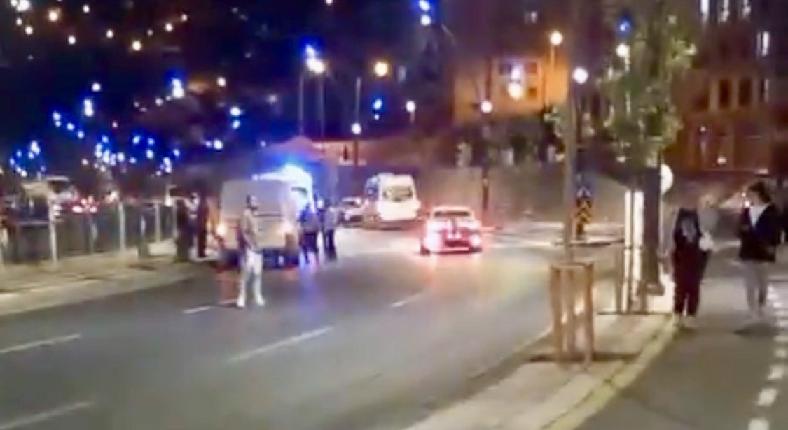 Paşaköşkü Mahallesi’nde dört aracın karıştığı zincirleme trafik kazası meydana geldi.