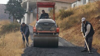 Başkan Geçit: “Hedefimiz Her Mahallede Konforlu Ulaşım” Yeşilyurt Belediyesi Fen İşleri Müdürlüğü ekipleri, kış mevsiminin yaklaşmasıyla birlikte