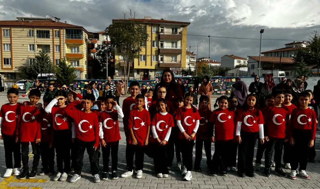 Malatya’da 29 Ekim Cumhuriyet Bayramı kutlamaları renkli görüntülere sahne oldu.