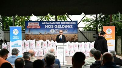Yeşilyurt Belediyesi’nden Küçükbaş Hayvan Yetiştiricilerine 50 Ton Arpa Desteği! Yeşilyurt Belediyesi, tarımsal üretimi artırmak ve yerli üreticiyi desteklemek amacıyla