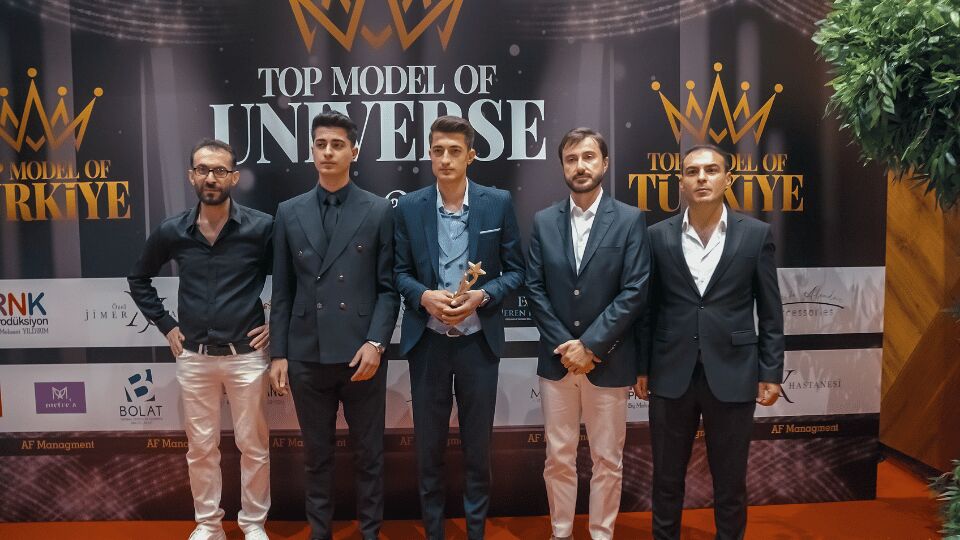 Moda, zarafet ve ışıltının buluştuğu Top Model of Universe, bu